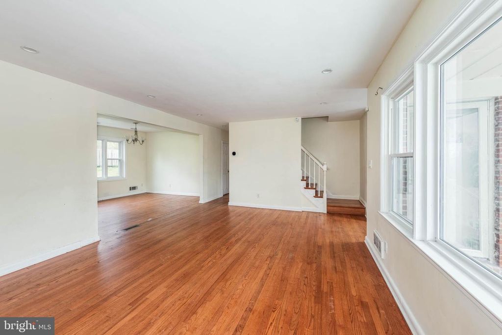 Image 3 of property listing at 6702 QUEENS FERRY RD, Baltimore, MD 21239