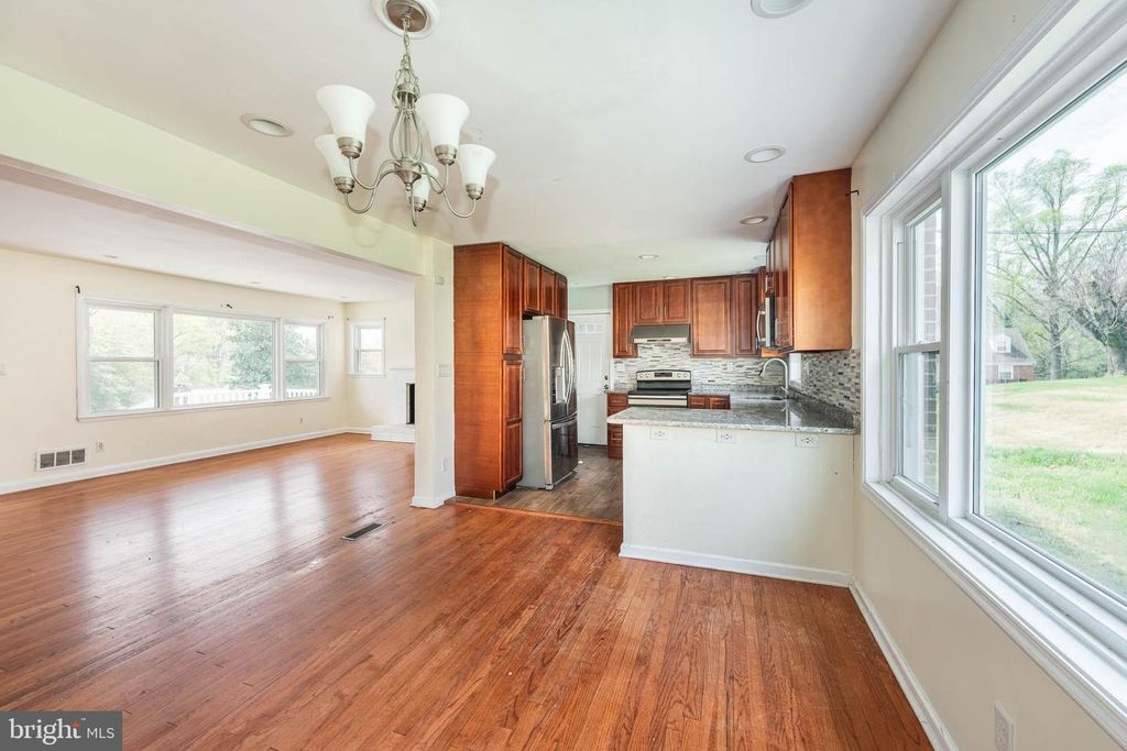 Image 5 of property listing at 6702 QUEENS FERRY RD, Baltimore, MD 21239