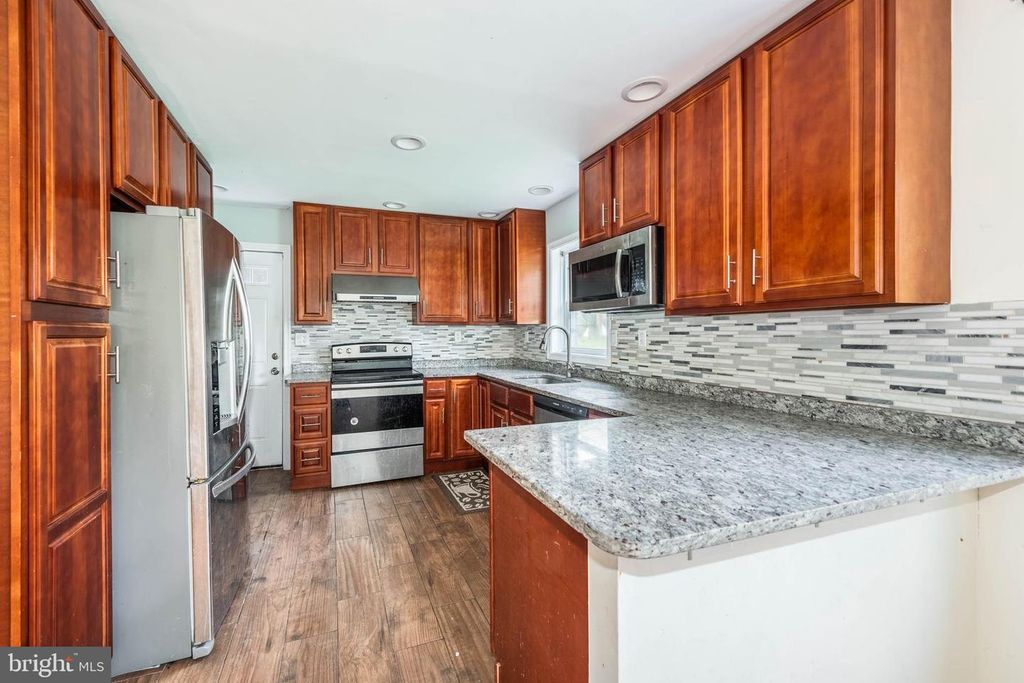 Image 6 of property listing at 6702 QUEENS FERRY RD, Baltimore, MD 21239