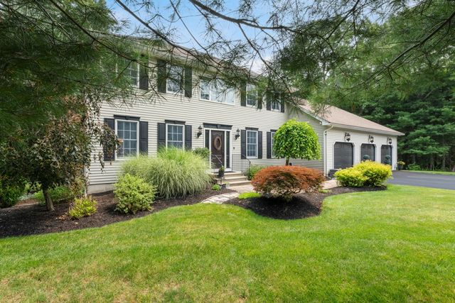 8 Aster Lane, Coventry, RI 02831