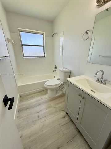 841 SW 74th Ter 201E, North Lauderdale, FL 33068