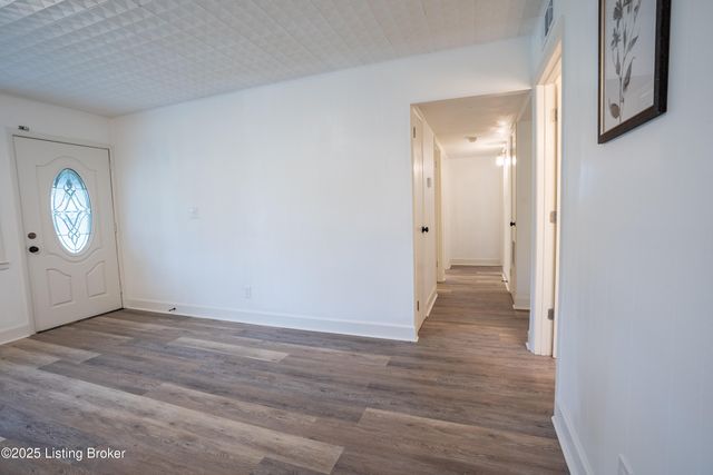 7112 Dunkirk Ln, Louisville, KY 40272