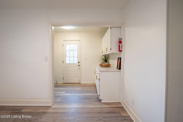 7112 Dunkirk Ln, Louisville, KY 40272