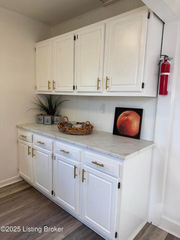 7112 Dunkirk Ln, Louisville, KY 40272