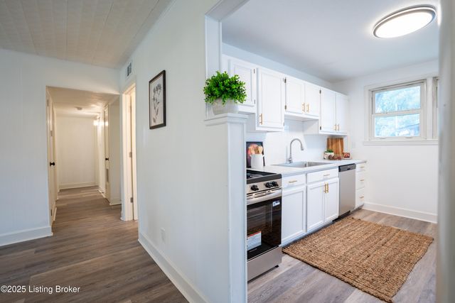 7112 Dunkirk Ln, Louisville, KY 40272