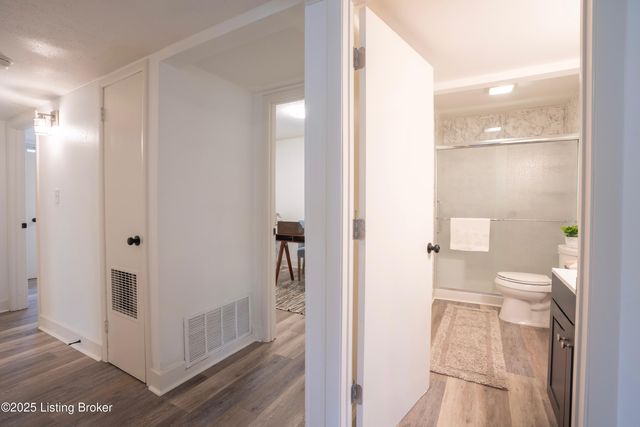 7112 Dunkirk Ln, Louisville, KY 40272