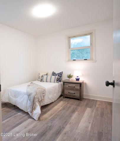 7112 Dunkirk Ln, Louisville, KY 40272