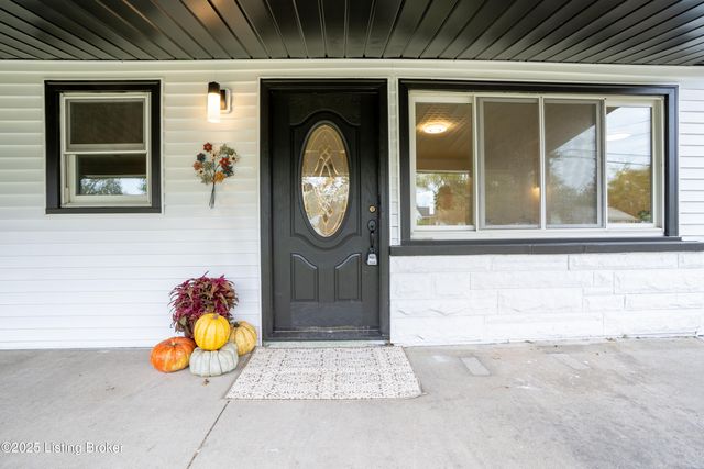 7112 Dunkirk Ln, Louisville, KY 40272