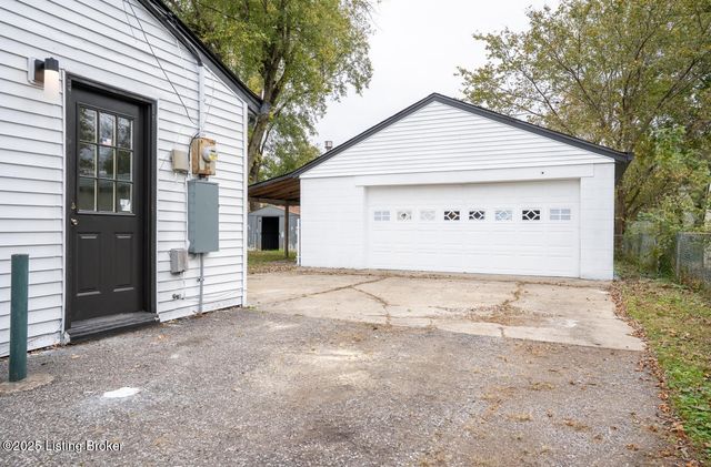 7112 Dunkirk Ln, Louisville, KY 40272