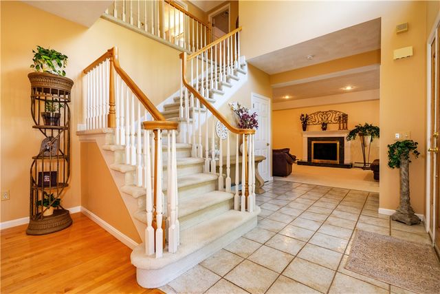 38 Mark Drive Drive, Lincoln, RI 02865