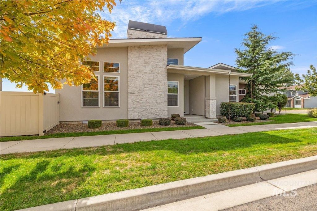 372 N Taylor, Eagle, WY 83116 photo 3