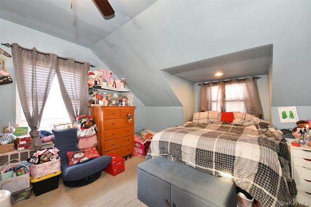 39 Greentree Road, Mineola, NY 11501