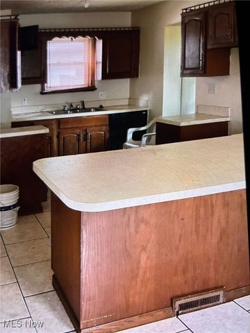 2139 18th Street SW, Akron, OH 44314