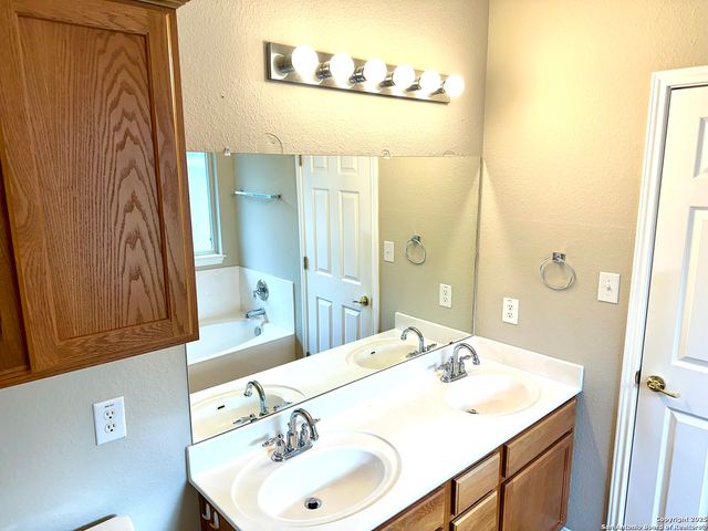 5534 Christina Path, San Antonio, TX 78247