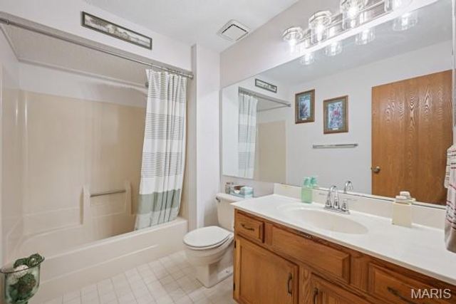 13131 Royal Pines Drive 3, Maryland Heights, MO 63146