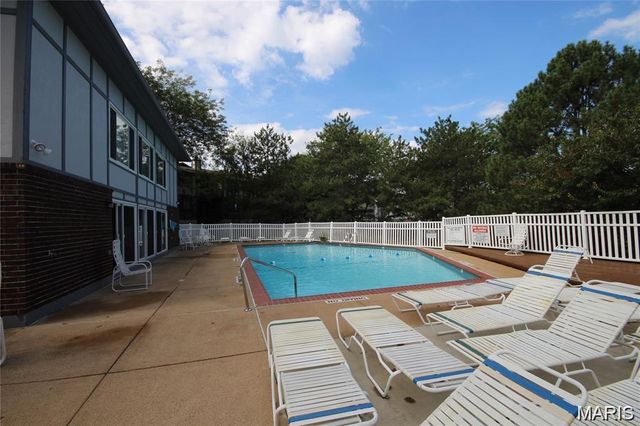 13131 Royal Pines Drive 3, Maryland Heights, MO 63146