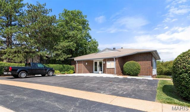 13131 Royal Pines Drive 3, Maryland Heights, MO 63146