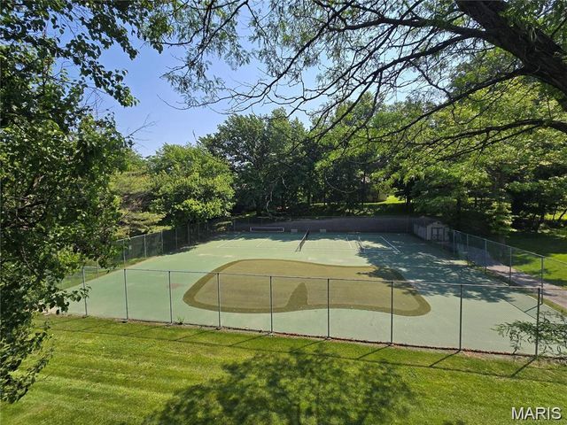 13131 Royal Pines Drive 3, Maryland Heights, MO 63146