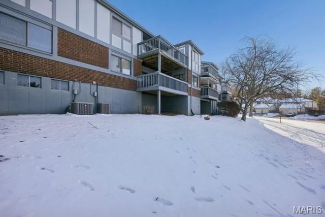 13131 Royal Pines Drive 3, Maryland Heights, MO 63146