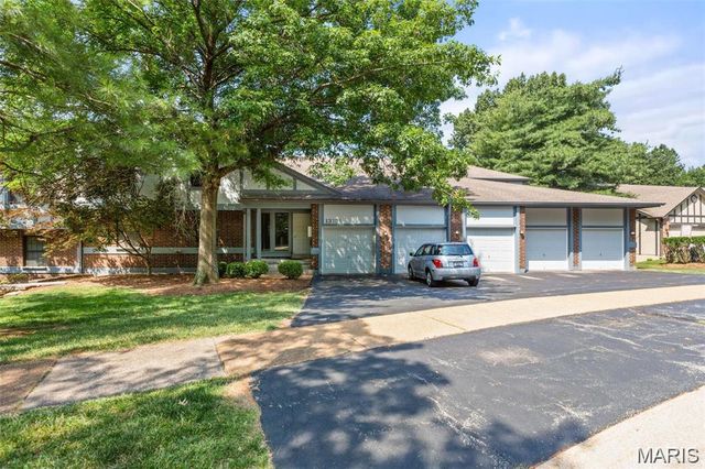 13131 Royal Pines Drive 3, Maryland Heights, MO 63146