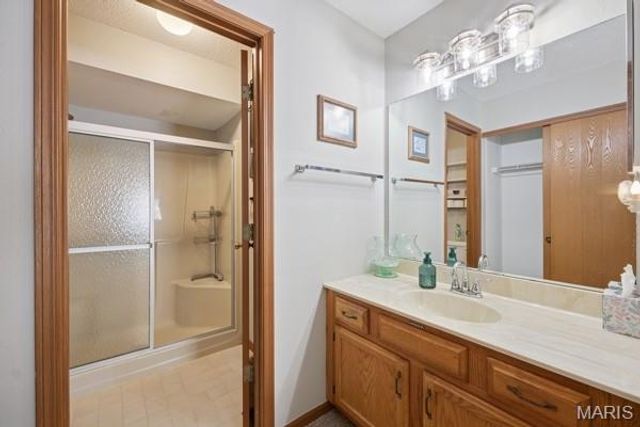 13131 Royal Pines Drive 3, Maryland Heights, MO 63146