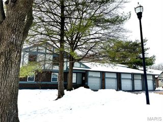 13131 Royal Pines Drive 3, Maryland Heights, MO 63146