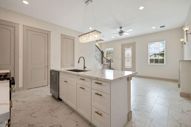 721 Doverside Street, Houston, TX 77022