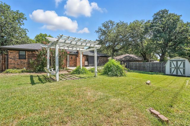 1630 Post Oak Drive, Bedford, TX 76021