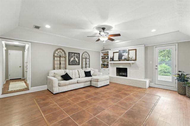 1630 Post Oak Drive, Bedford, TX 76021