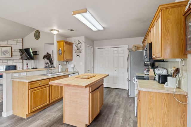 808 Pecan LN, Cottonwood Shores, TX 78657