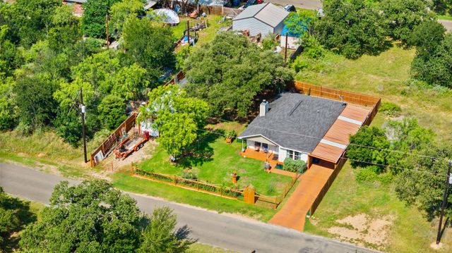 808 Pecan LN, Cottonwood Shores, TX 78657