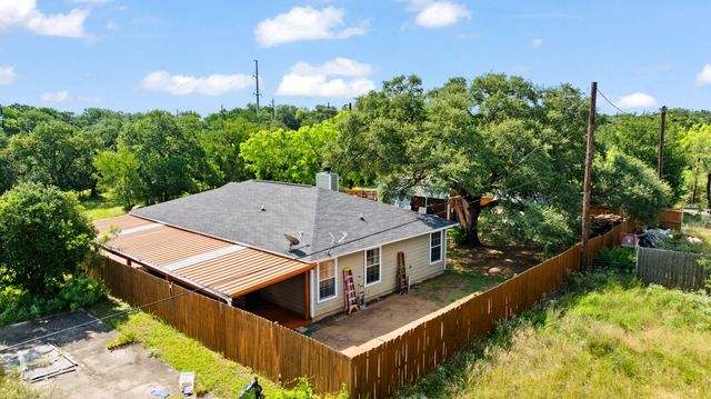 808 Pecan LN, Cottonwood Shores, TX 78657