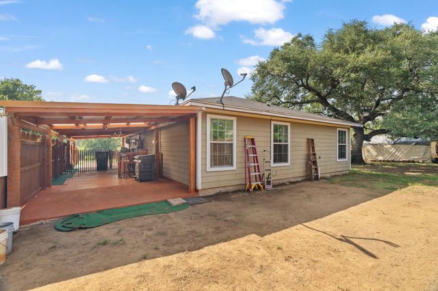 808 Pecan LN, Cottonwood Shores, TX 78657