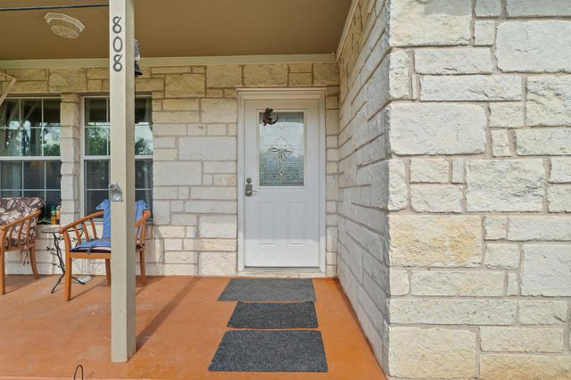 808 Pecan LN, Cottonwood Shores, TX 78657