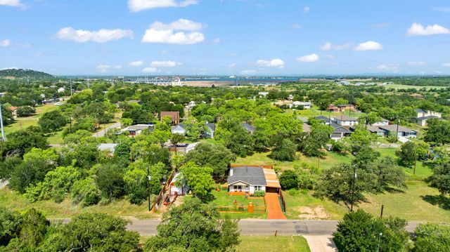 808 Pecan LN, Cottonwood Shores, TX 78657