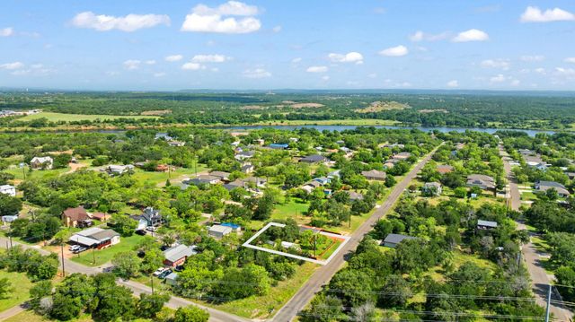 808 Pecan LN, Cottonwood Shores, TX 78657
