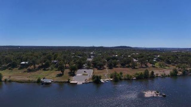 808 Pecan LN, Cottonwood Shores, TX 78657
