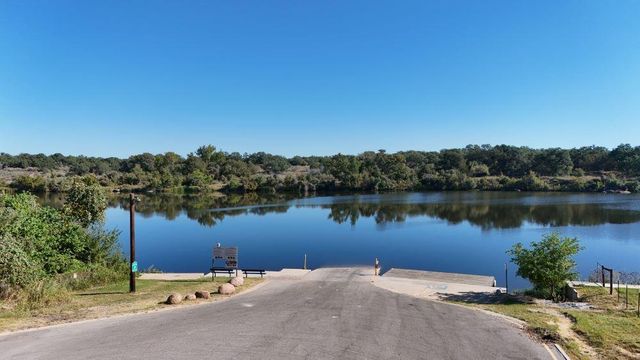 808 Pecan LN, Cottonwood Shores, TX 78657