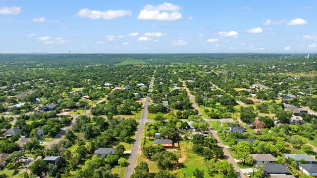 808 Pecan LN, Cottonwood Shores, TX 78657