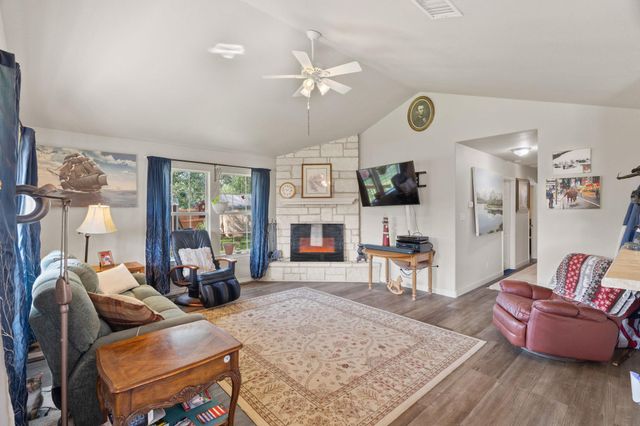 808 Pecan LN, Cottonwood Shores, TX 78657