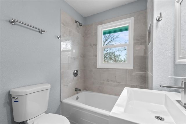 3810 Laurel Avenue, Kansas City, MO 64133