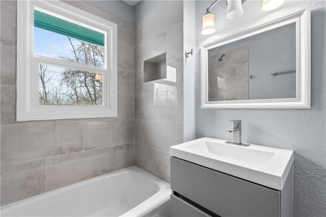 3810 Laurel Avenue, Kansas City, MO 64133