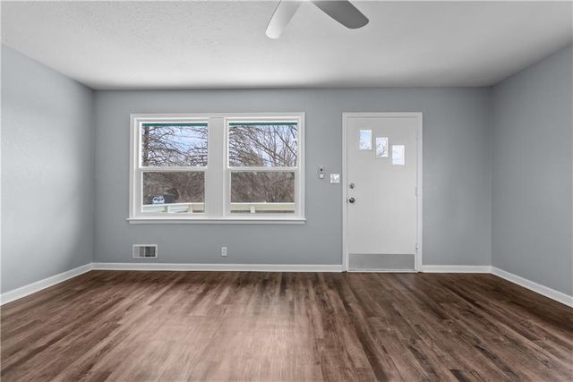 3810 Laurel Avenue, Kansas City, MO 64133