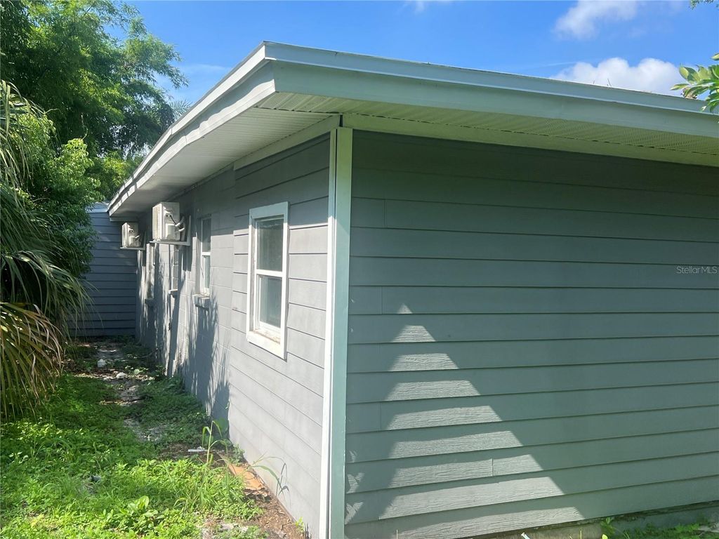 Image 2 of property listing at 2002 E 33RD AVENUE, Tampa, FL 33610