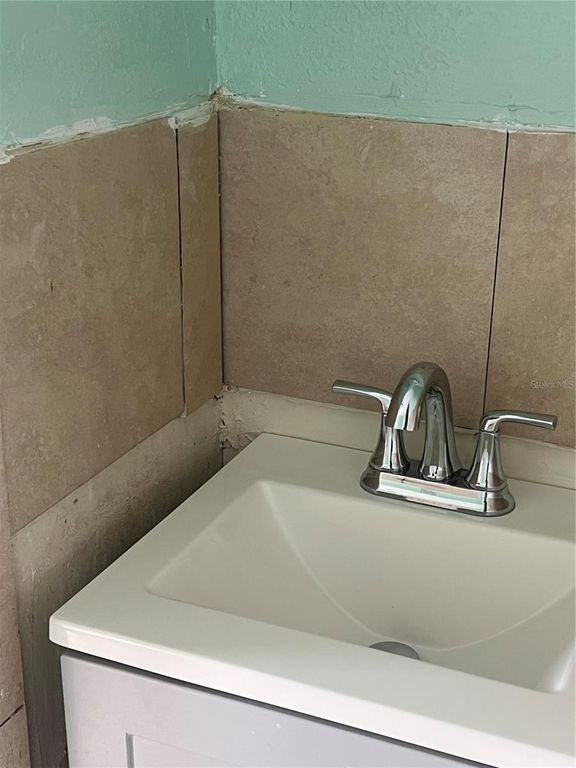 Image 11 of property listing at 2002 E 33RD AVENUE, Tampa, FL 33610