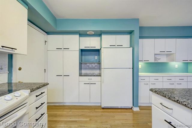 7105 Pebble Park Drive, West Bloomfield, MI 48322