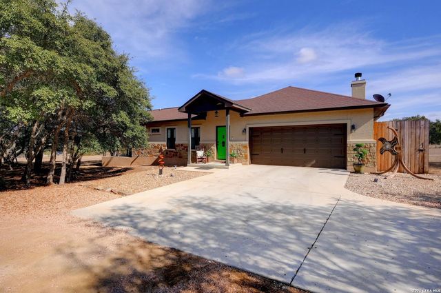 117 Las Nueves, Blanco, TX 78606