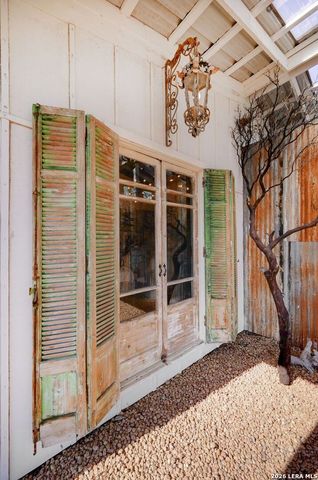 117 Las Nueves, Blanco, TX 78606