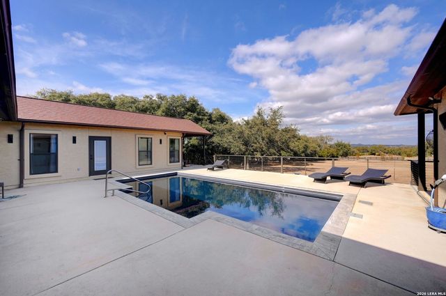 117 Las Nueves, Blanco, TX 78606