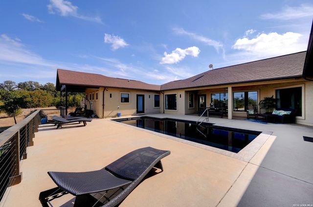 117 Las Nueves, Blanco, TX 78606